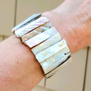 Bracelet stretchable